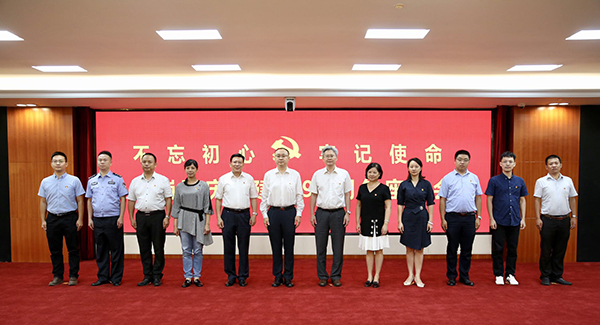 2019年7月1日，錢宗春董事長(zhǎng)出席龍崗區(qū)“不忘初心、牢記使命”慶祝建黨98周年座談會(huì)